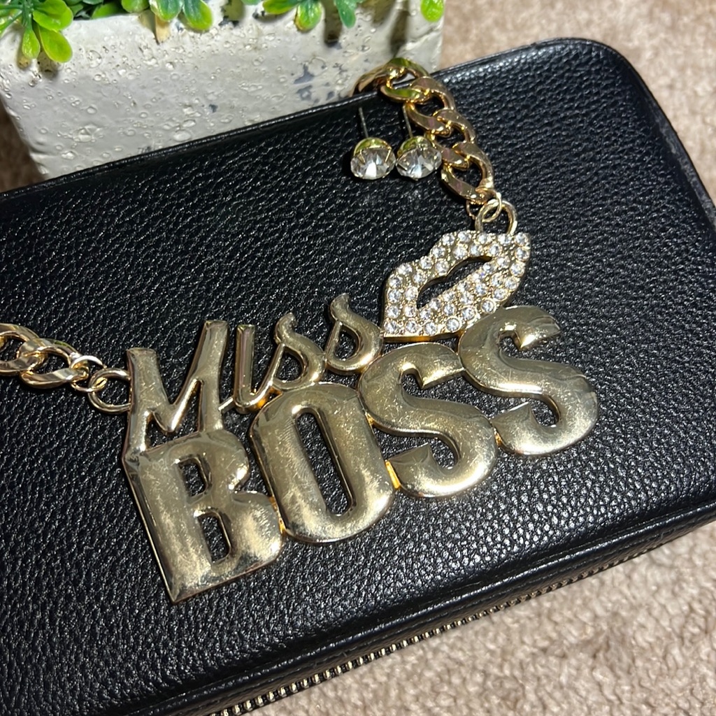 Miss Boss Jewelry Set